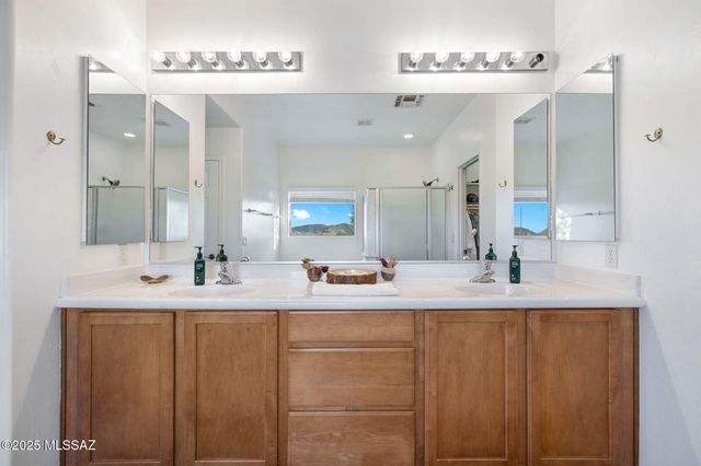 8321 N Amber Burst Drive, Tucson, AZ 85743