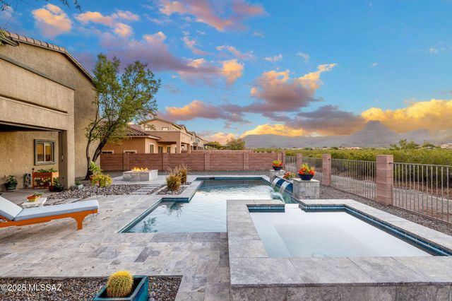 8321 N Amber Burst Drive, Tucson, AZ 85743