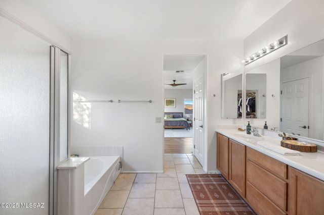 8321 N Amber Burst Drive, Tucson, AZ 85743