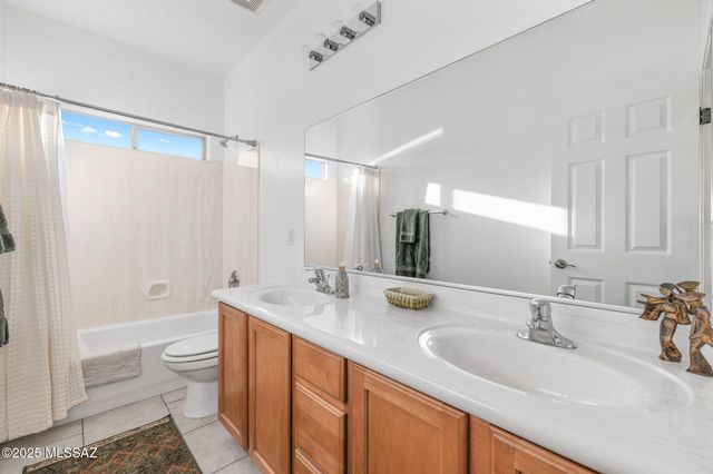 8321 N Amber Burst Drive, Tucson, AZ 85743