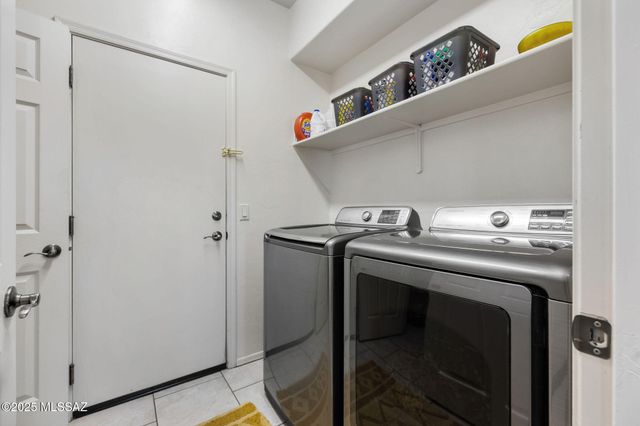 8321 N Amber Burst Drive, Tucson, AZ 85743