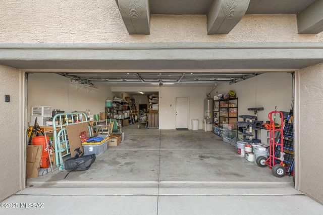 8321 N Amber Burst Drive, Tucson, AZ 85743