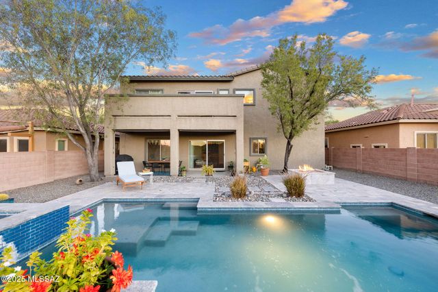 8321 N Amber Burst Drive, Tucson, AZ 85743