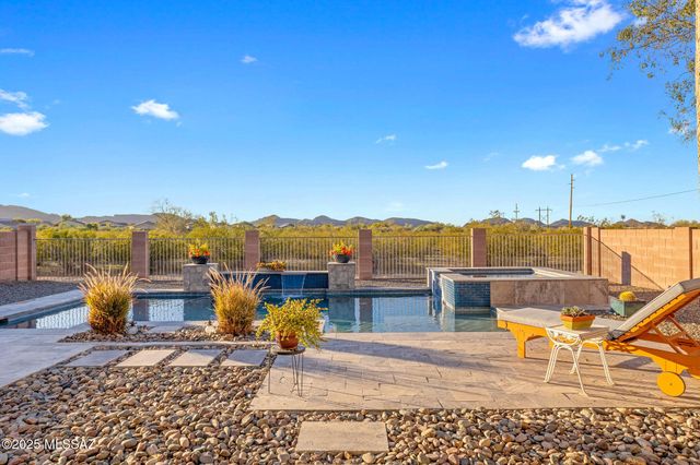 8321 N Amber Burst Drive, Tucson, AZ 85743