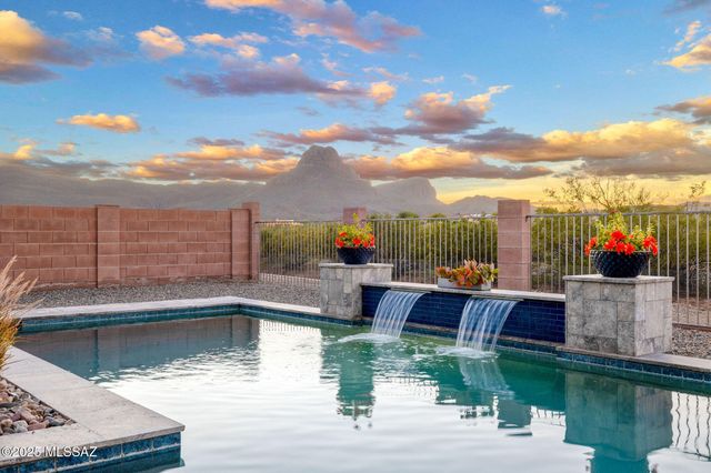 8321 N Amber Burst Drive, Tucson, AZ 85743