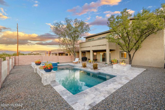 8321 N Amber Burst Drive, Tucson, AZ 85743