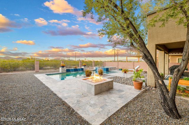 8321 N Amber Burst Drive, Tucson, AZ 85743