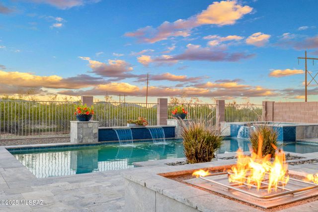 8321 N Amber Burst Drive, Tucson, AZ 85743