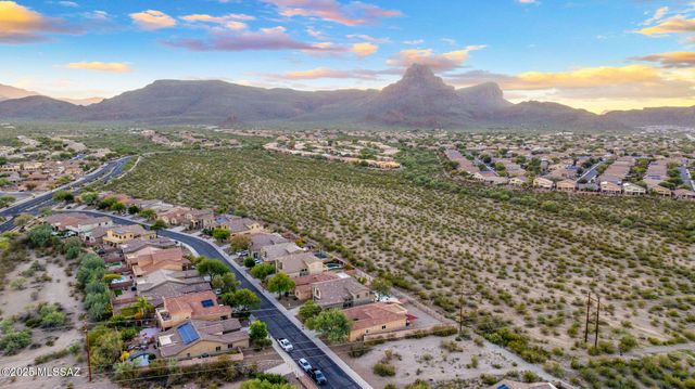 8321 N Amber Burst Drive, Tucson, AZ 85743