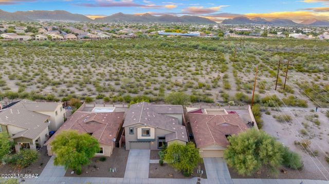 8321 N Amber Burst Drive, Tucson, AZ 85743