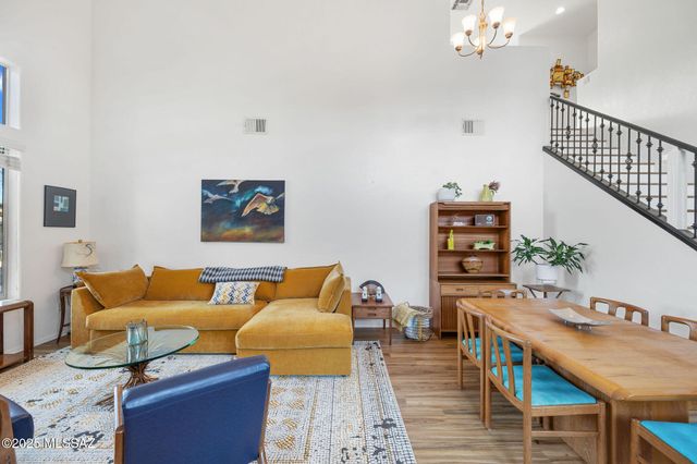 8321 N Amber Burst Drive, Tucson, AZ 85743