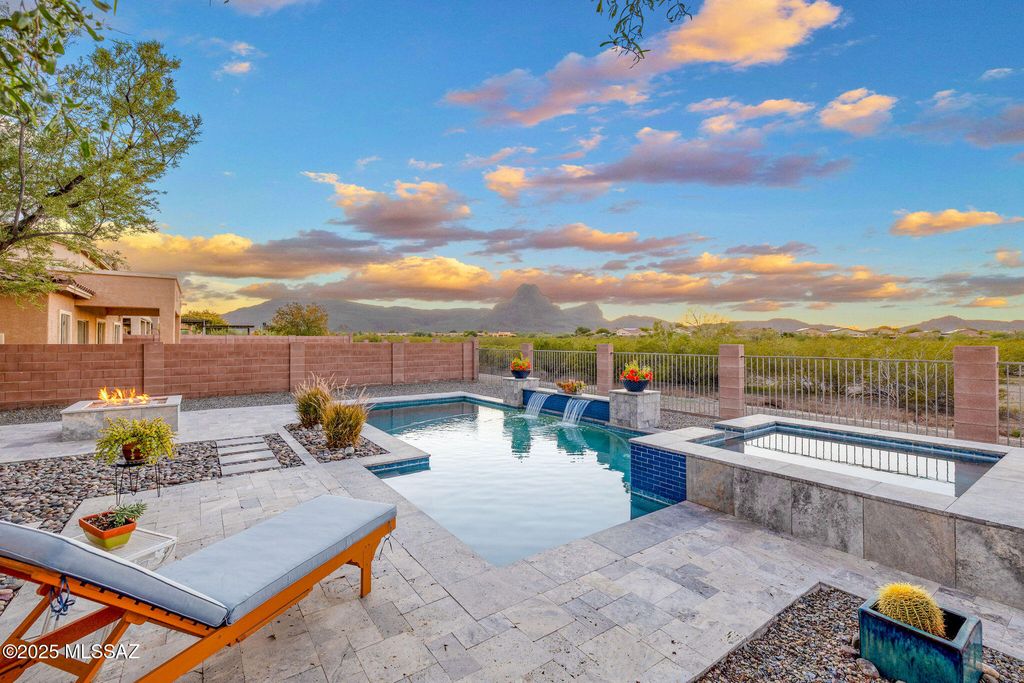 8321 N Amber Burst Drive, Tucson, AZ 85743