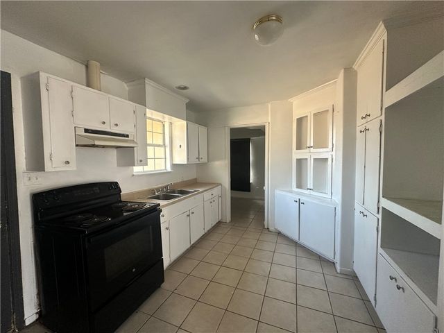 607 W Randall St, Beeville, TX 78102