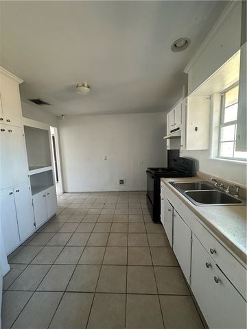 607 W Randall St, Beeville, TX 78102