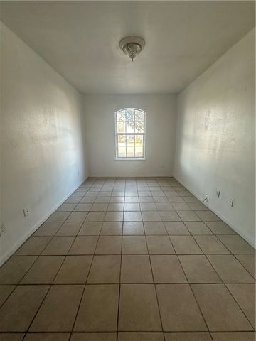 607 W Randall St, Beeville, TX 78102