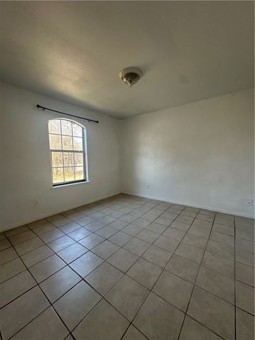 607 W Randall St, Beeville, TX 78102