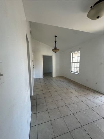 607 W Randall St, Beeville, TX 78102