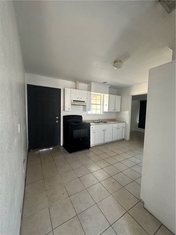 607 W Randall St, Beeville, TX 78102