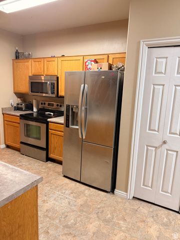 1374 E FALCON LN, Eagle Mountain, UT 84005