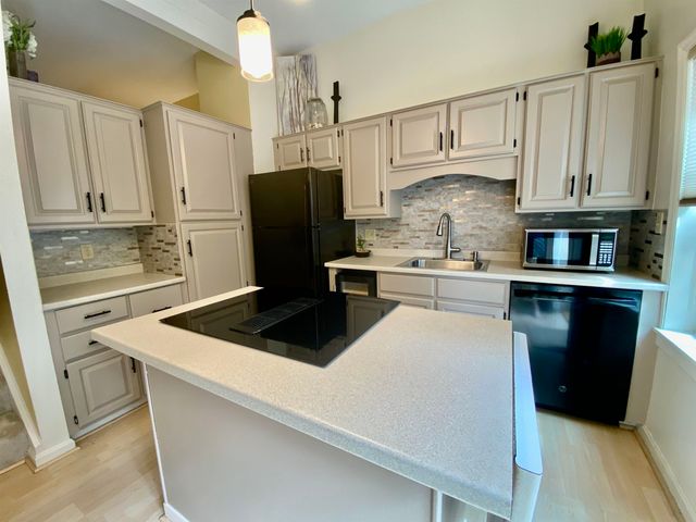 85 Townhouse Way Apt 14, Woodstock, VT 05091