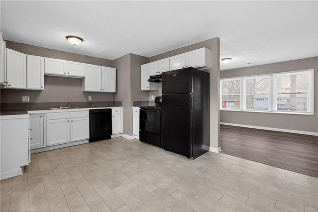 11302 MANCHESTER Avenue, Kansas City, MO 64134