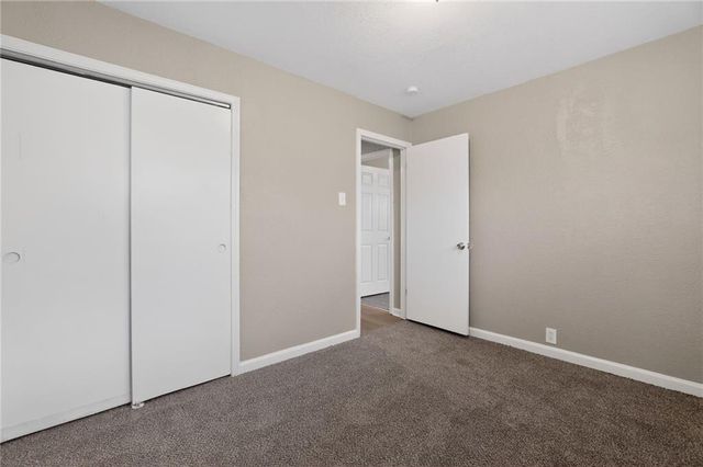 11302 MANCHESTER Avenue, Kansas City, MO 64134