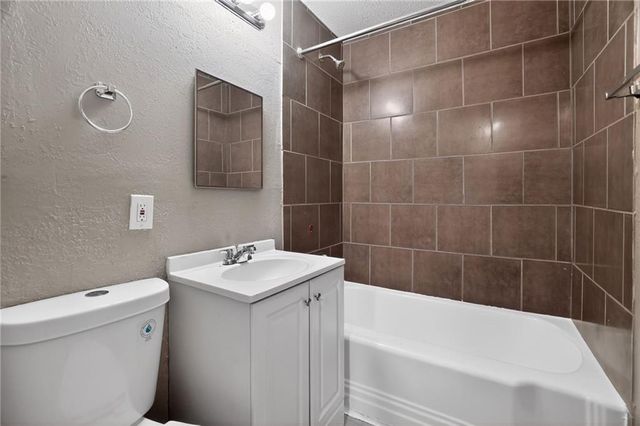 11302 MANCHESTER Avenue, Kansas City, MO 64134