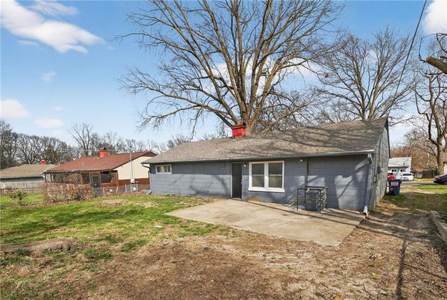 11302 MANCHESTER Avenue, Kansas City, MO 64134