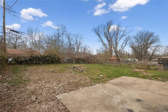 11302 MANCHESTER Avenue, Kansas City, MO 64134