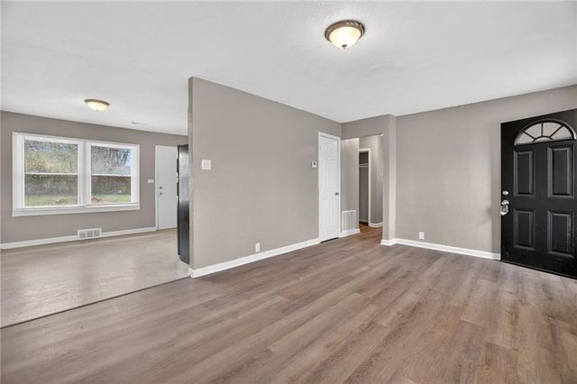 11302 MANCHESTER Avenue, Kansas City, MO 64134