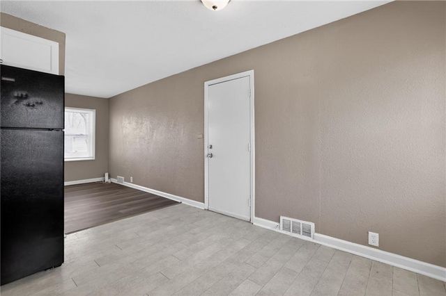 11302 MANCHESTER Avenue, Kansas City, MO 64134