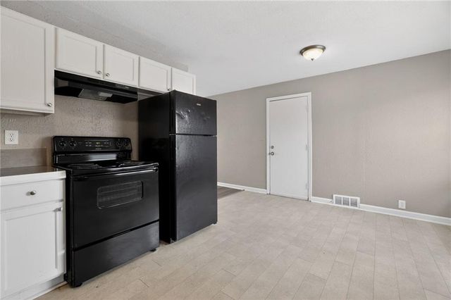 11302 MANCHESTER Avenue, Kansas City, MO 64134