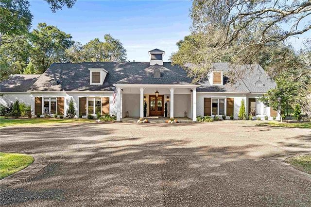 18247 Woodland Drive, Fairhope, AL 36532