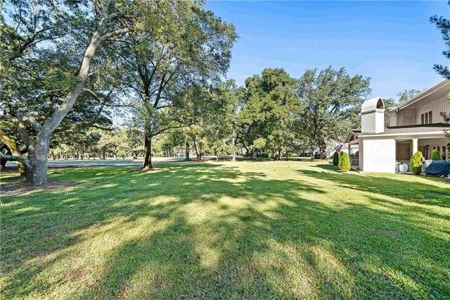 18247 Woodland Drive, Fairhope, AL 36532