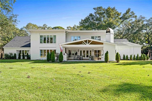 18247 Woodland Drive, Fairhope, AL 36532