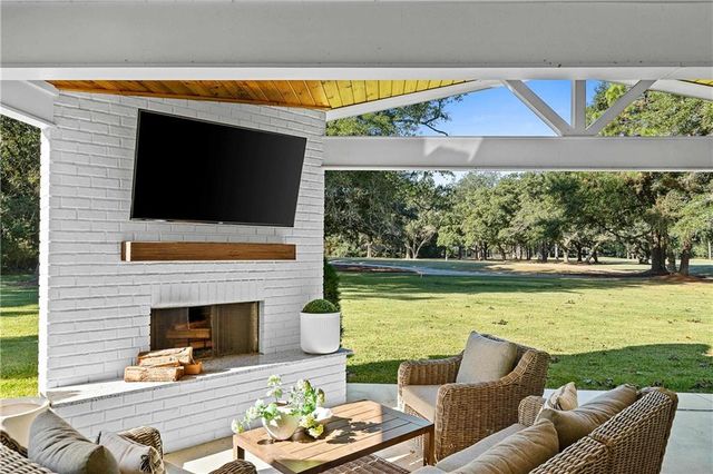 18247 Woodland Drive, Fairhope, AL 36532