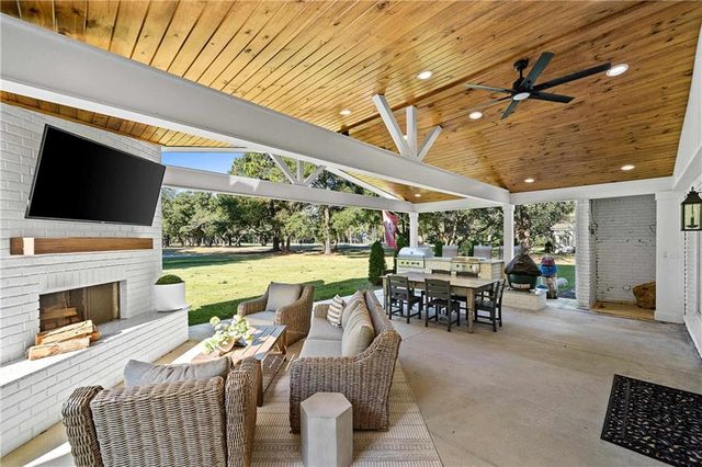 18247 Woodland Drive, Fairhope, AL 36532