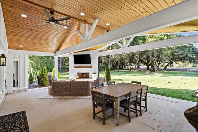 18247 Woodland Drive, Fairhope, AL 36532