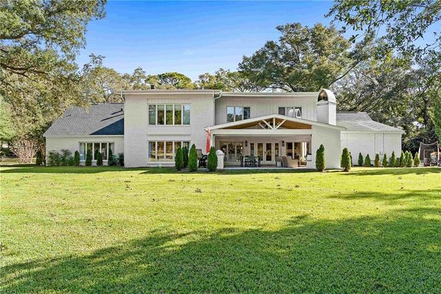 18247 Woodland Drive, Fairhope, AL 36532