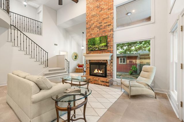 18 Golden Sunset Circle, The Woodlands, TX 77381