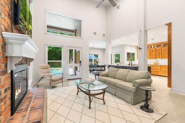 18 Golden Sunset Circle, The Woodlands, TX 77381
