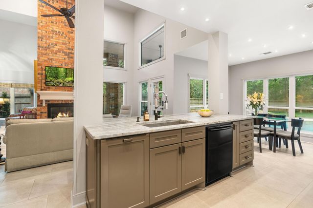 18 Golden Sunset Circle, The Woodlands, TX 77381