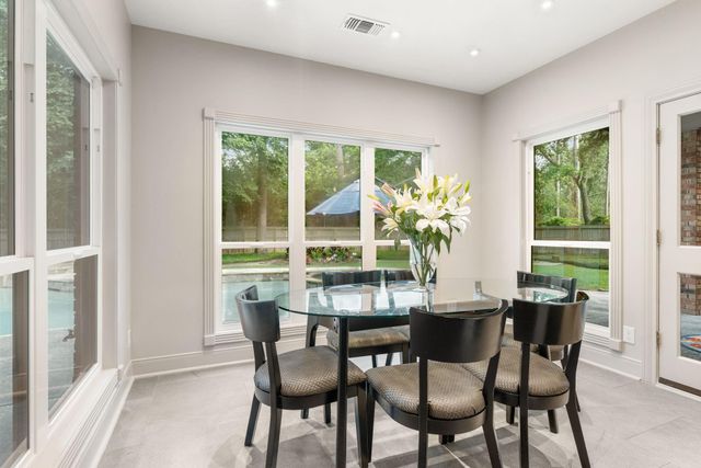 18 Golden Sunset Circle, The Woodlands, TX 77381