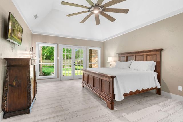 18 Golden Sunset Circle, The Woodlands, TX 77381