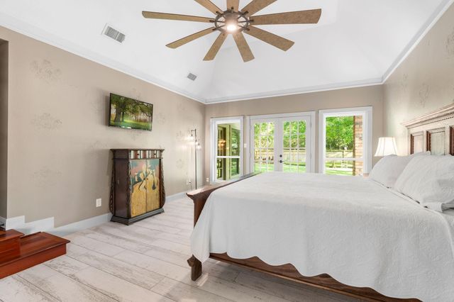 18 Golden Sunset Circle, The Woodlands, TX 77381