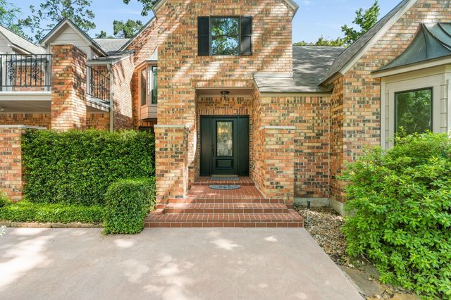 18 Golden Sunset Circle, The Woodlands, TX 77381