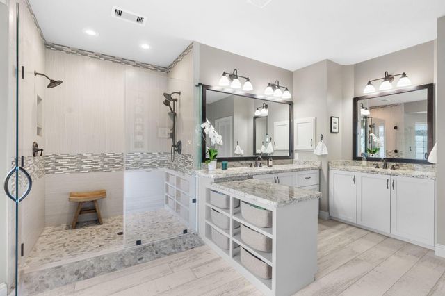 18 Golden Sunset Circle, The Woodlands, TX 77381