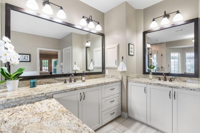 18 Golden Sunset Circle, The Woodlands, TX 77381