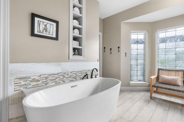 18 Golden Sunset Circle, The Woodlands, TX 77381