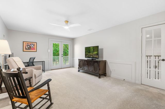 18 Golden Sunset Circle, The Woodlands, TX 77381
